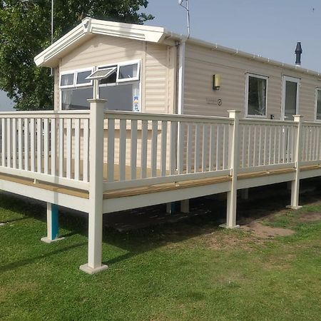8 Bed Sun Decked Caravan Unlimited High Speed Wifi And Fun At Seawick Holiday Park Clacton-on-Sea Esterno foto
