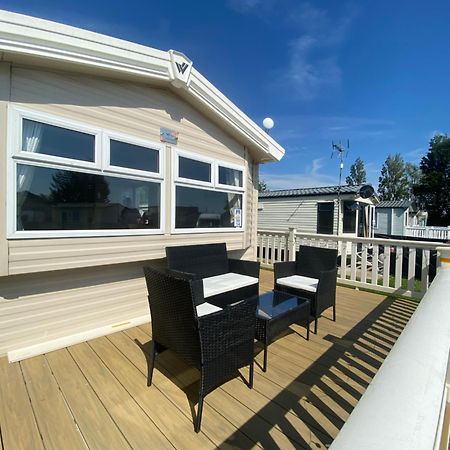 8 Bed Sun Decked Caravan Unlimited High Speed Wifi And Fun At Seawick Holiday Park Clacton-on-Sea Esterno foto