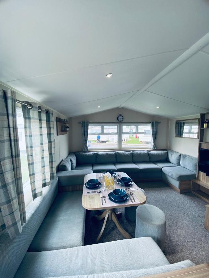 8 Bed Sun Decked Caravan Unlimited High Speed Wifi And Fun At Seawick Holiday Park Clacton-on-Sea Esterno foto