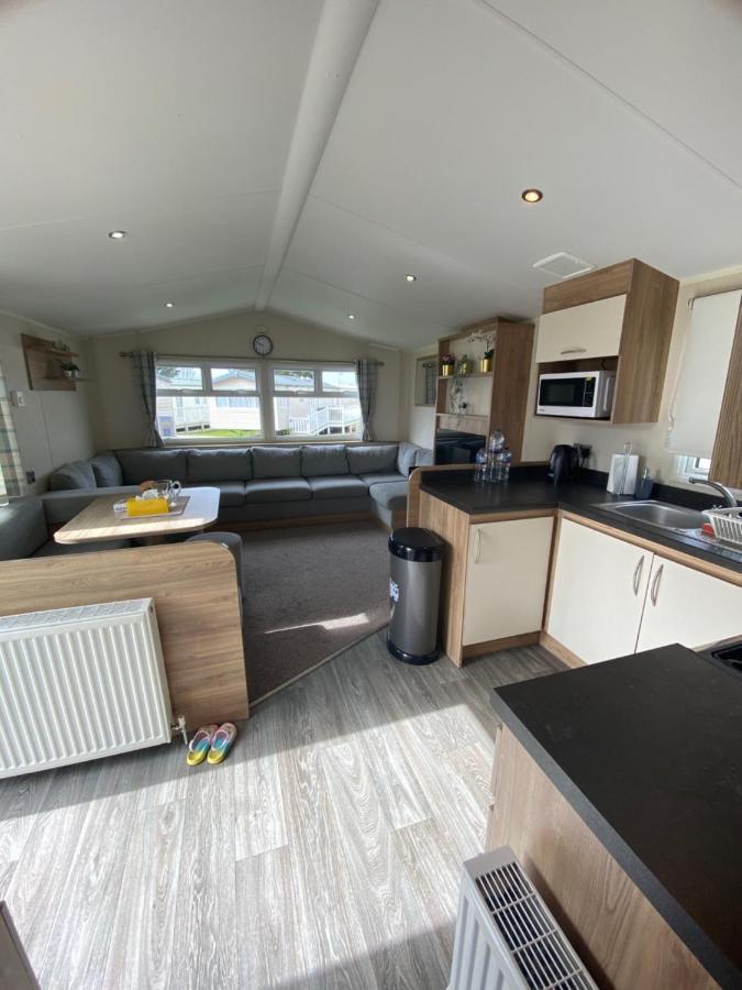 8 Bed Sun Decked Caravan Unlimited High Speed Wifi And Fun At Seawick Holiday Park Clacton-on-Sea Esterno foto